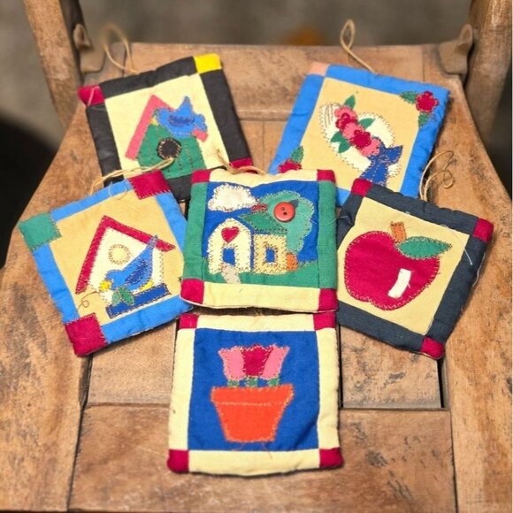 Vintage set of small Quilted ornaments, Vintage cross stich sewing, Birdhouse - Picture 2 of 9